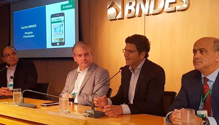 Franquias comemoram cartão BNDES