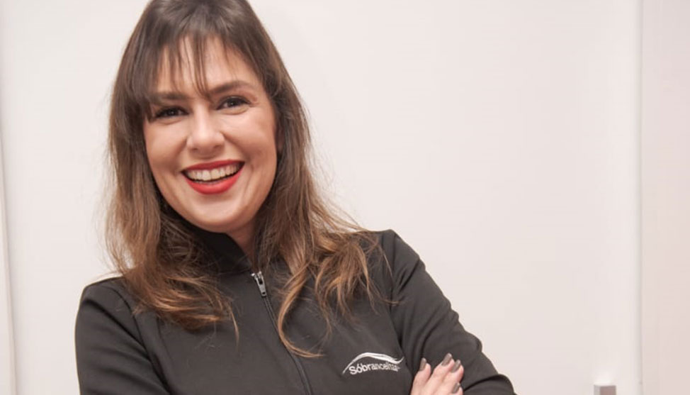 Mulher vende apartamento e compra duas franquias da Sóbrancelhas, a maior rede de estética da América Latina