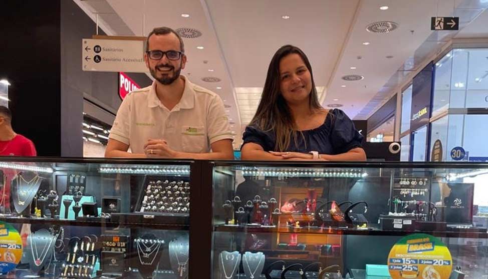 Advogada, fisioterapeuta e engenheiro se transformam em joalheiros de sucesso
