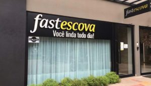 Fast escova comemora resultados.