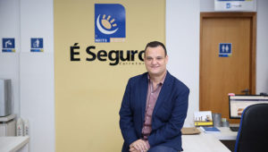 É Seguro, a história de Adriano Oliveira