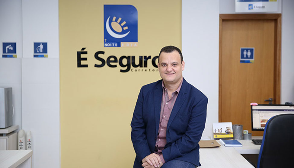 É Seguro, a história de Adriano Oliveira