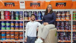 mãe e filho investem em franquia de tintas