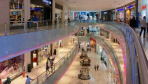 lojas de rua ou lojas em shopping