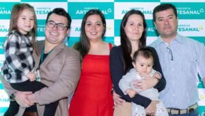 Empreendedores com a Farmácia Artesanal