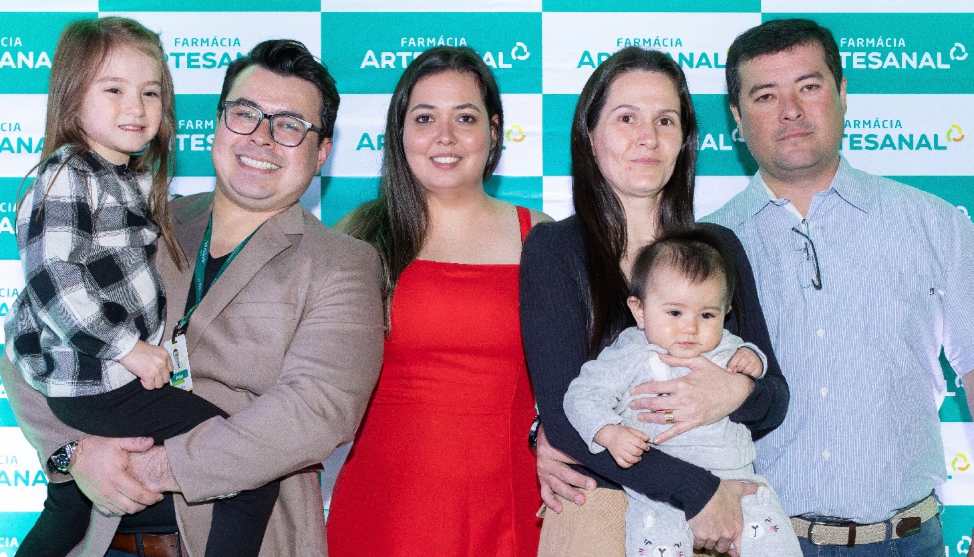 Empreendedores com a Farmácia Artesanal