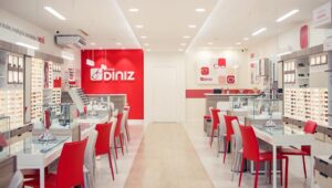 Óticas Diniz recebe selo de excelência 2026