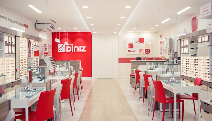Óticas Diniz recebe selo de excelência 2026