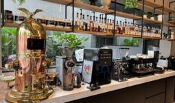 Amiste Café lança microfranquias a partir de R$ 90 mil no RS. Foco em receita recorrente corporativa em 12 cidades gaúchas.