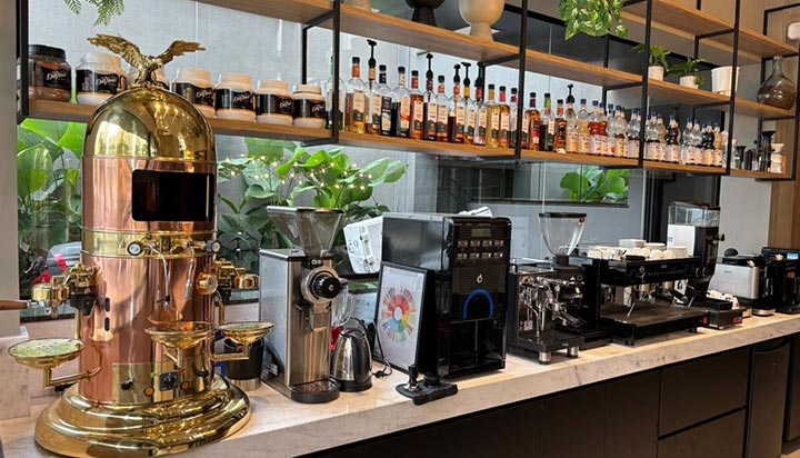 Amiste Café lança microfranquias a partir de R$ 90 mil no RS. Foco em receita recorrente corporativa em 12 cidades gaúchas.